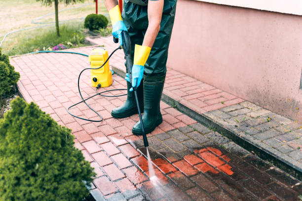 Best Garage Pressure Washing  in Uhrichsville, OH