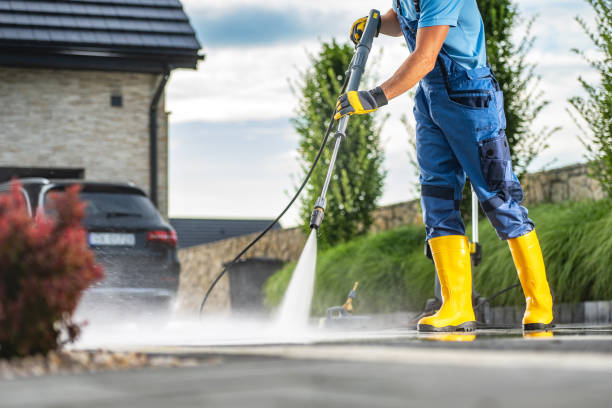 Best Sidewalk Pressure Washing  in Uhrichsville, OH